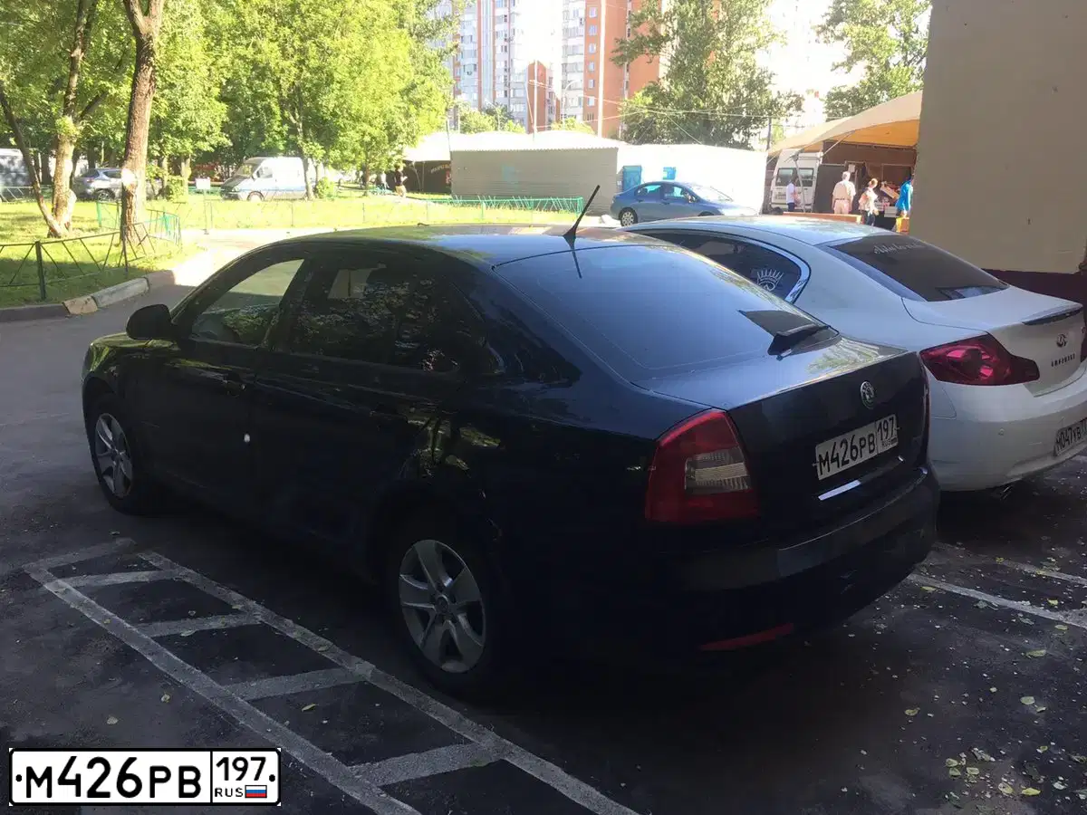 Фото автомобиля SKODA OCTAVIA, 2011 — госномер М426РВ197. Цвет: ЧЕРНЫЙ