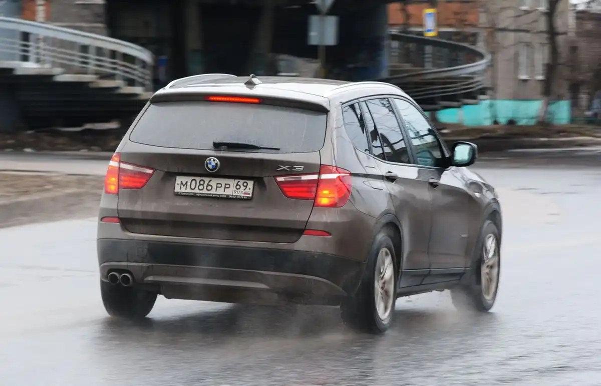 Фото автомобиля BMW X3, 2013 — госномер А995СК69. Цвет: Коричневый