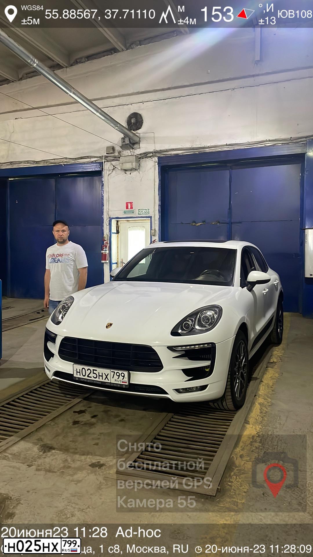 Фото автомобиля PORSCHE MACAN, 2014 — госномер А558МК777. Цвет: Белый