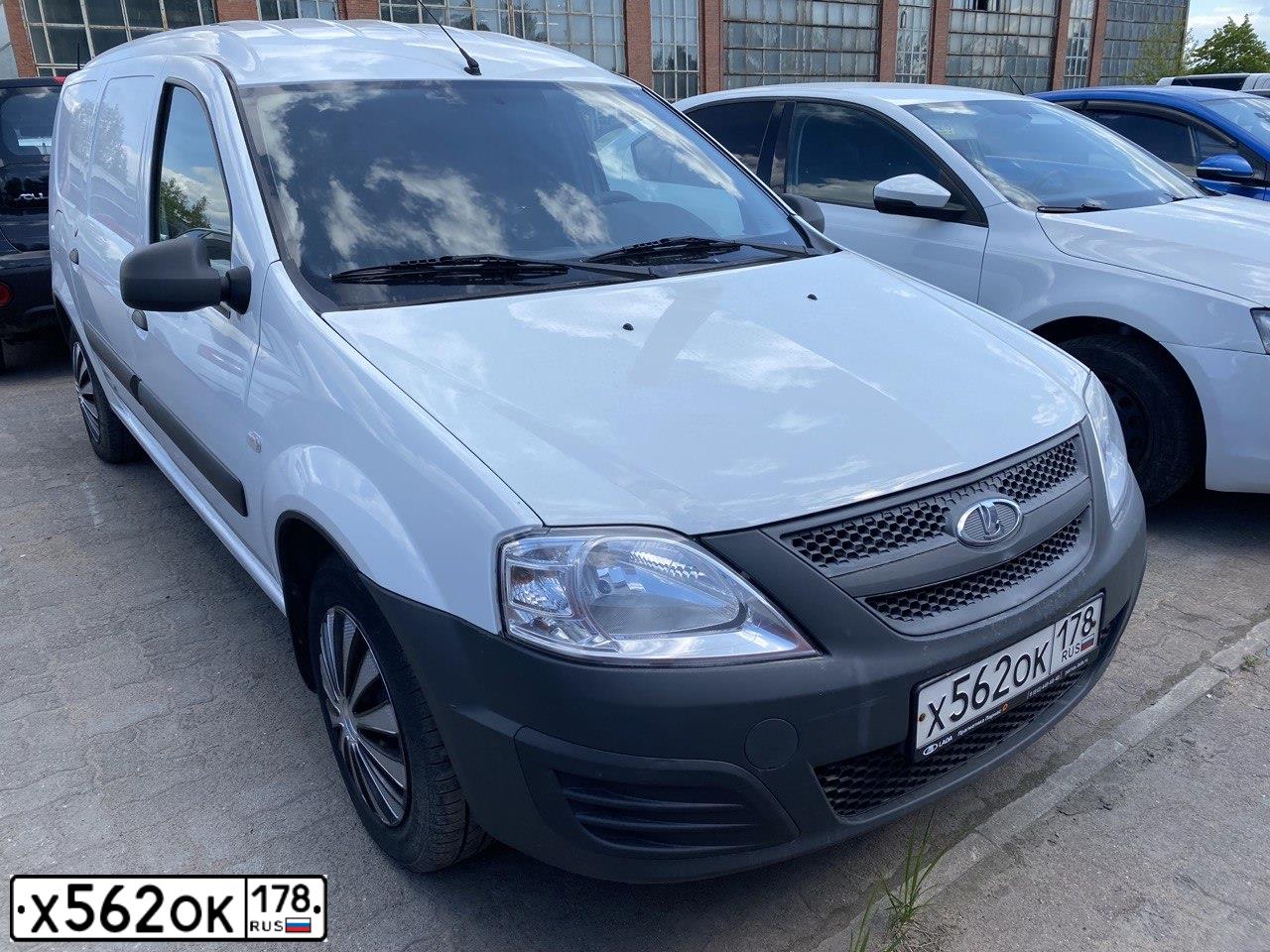 Фото автомобиля LADA LARGUS FURGON, 2017 — госномер В365НТ156. Цвет: Белый