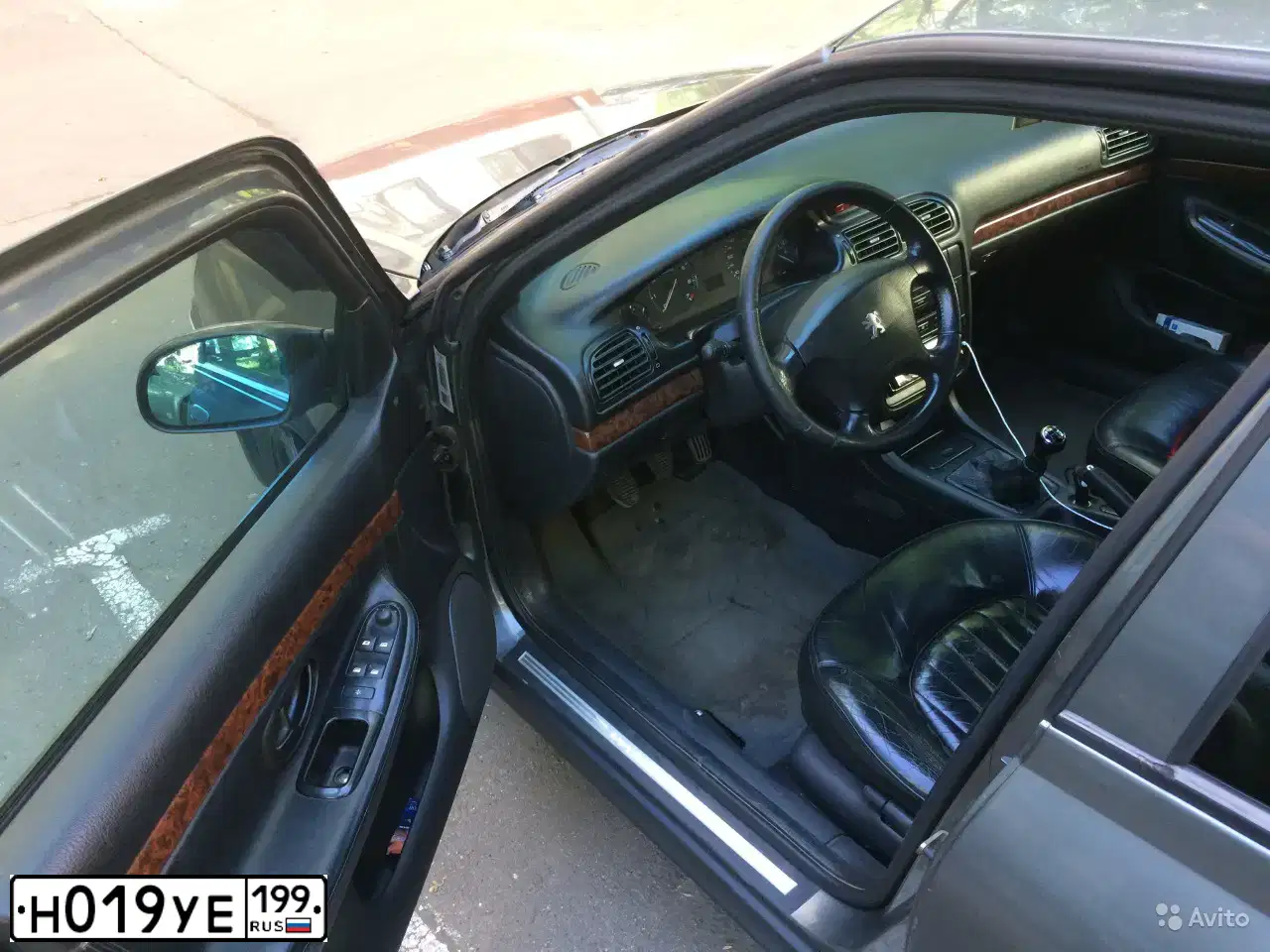 Фото автомобиля PEUGEOT 406, 2002 — госномер Н019УЕ199. Цвет: СЕРЫЙ