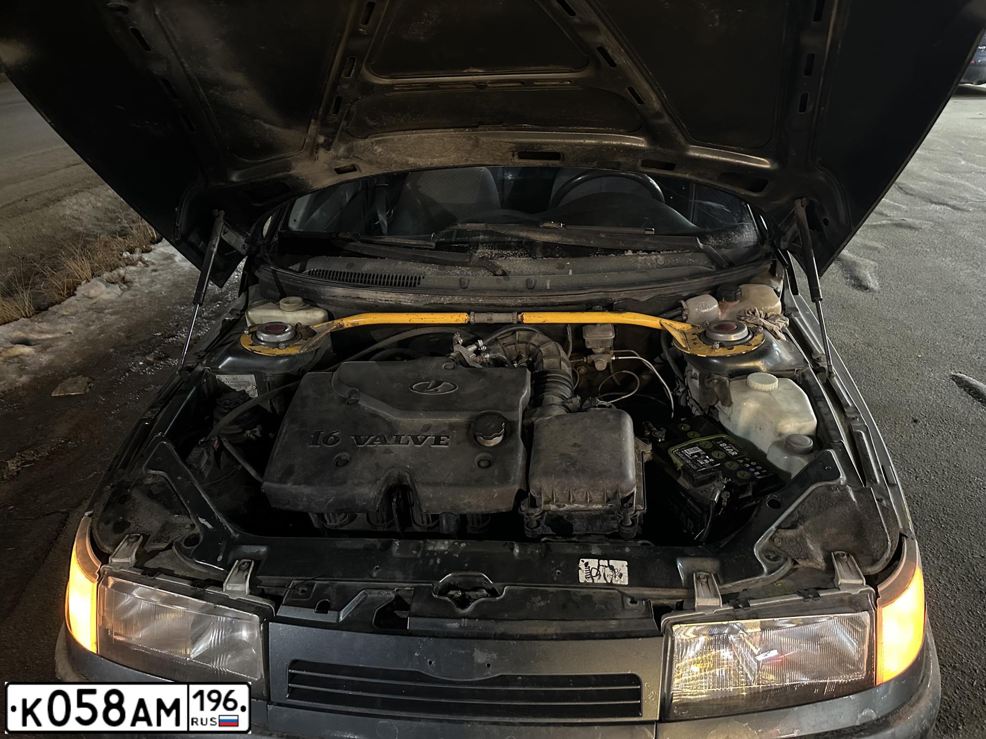 Фото автомобиля NISSAN NOTE, 2013 — госномер С423КУ774. Цвет: Темно-синий