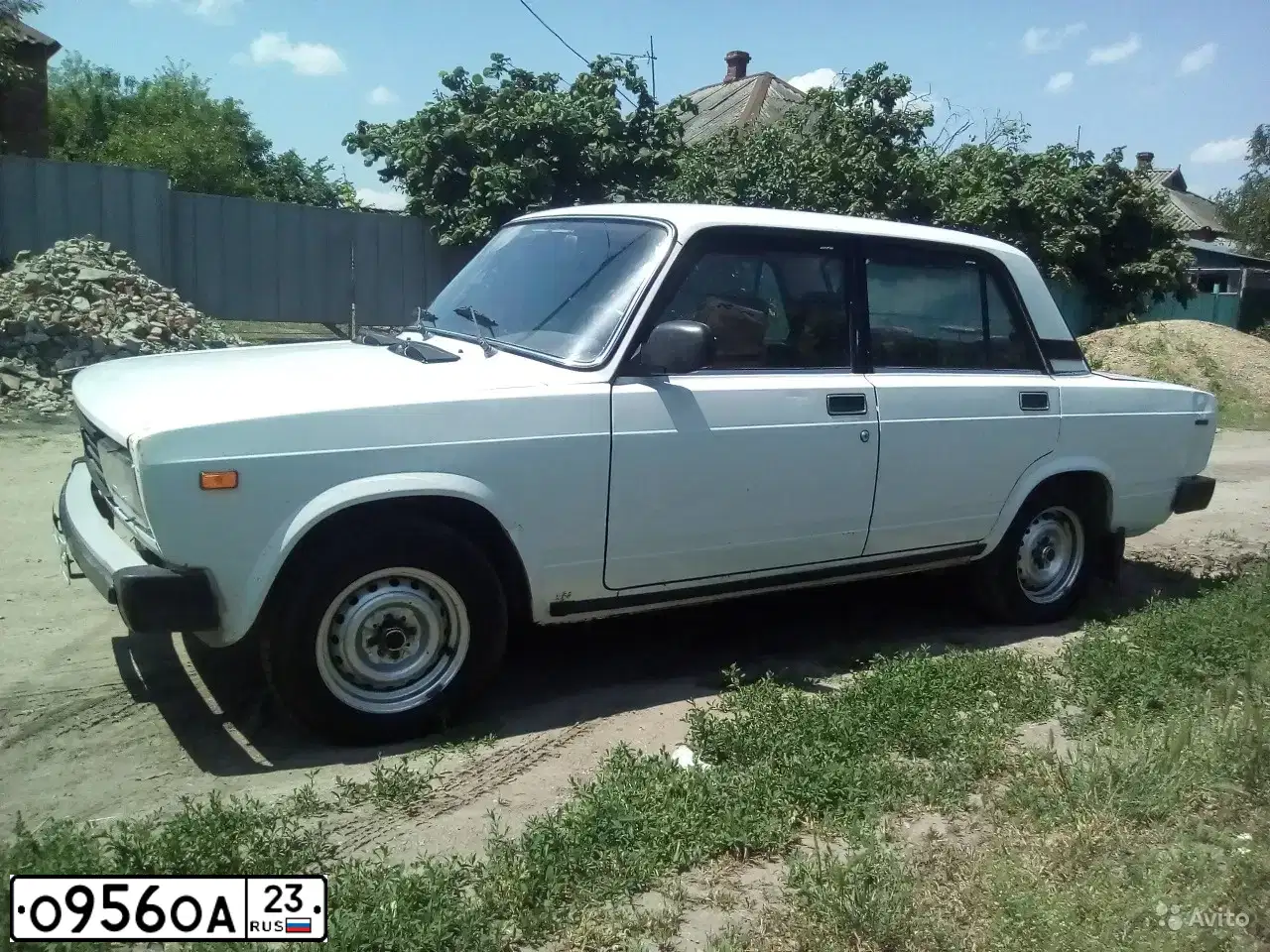 Фото автомобиля LADA 2105, 2004 — госномер О956ОА23. Цвет: ЯРКО-БЕЛЫЙ