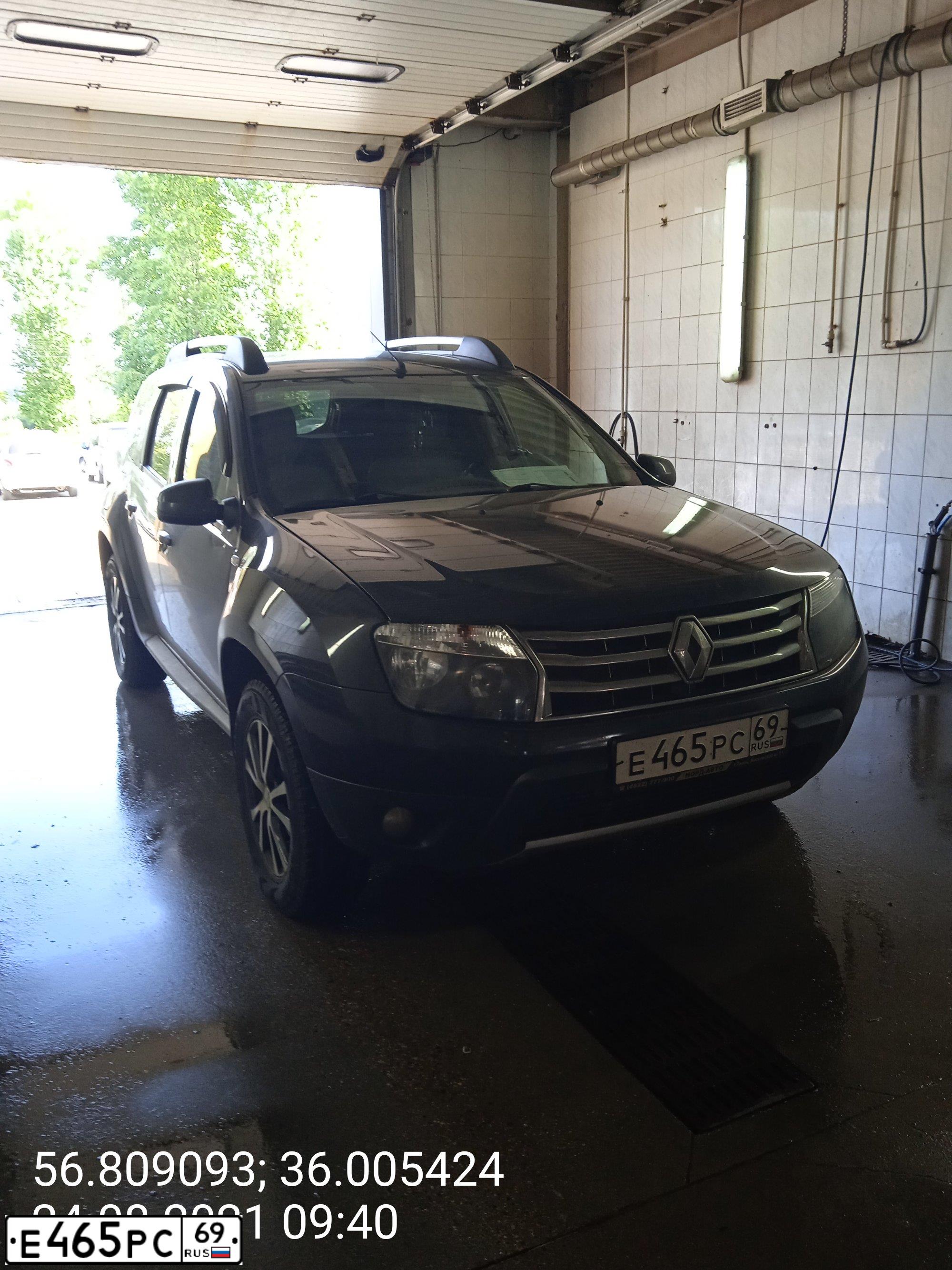 Фото автомобиля RENAULT DUSTER, 2014 — госномер Е219ТР76. Цвет: ЧЕРНЫЙ