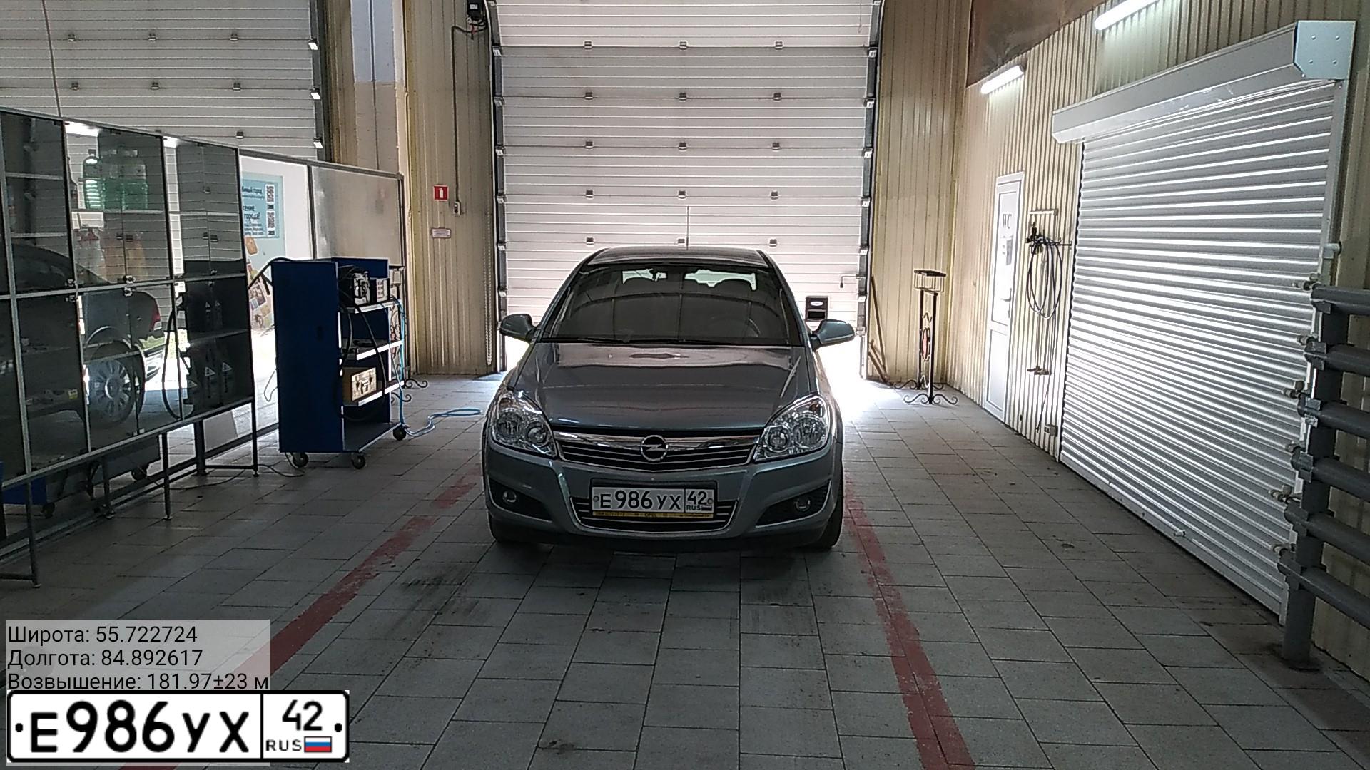 Фото автомобиля OPEL ASTRA, 2010 — госномер Е986УХ42. Цвет: СЕРЫЙ