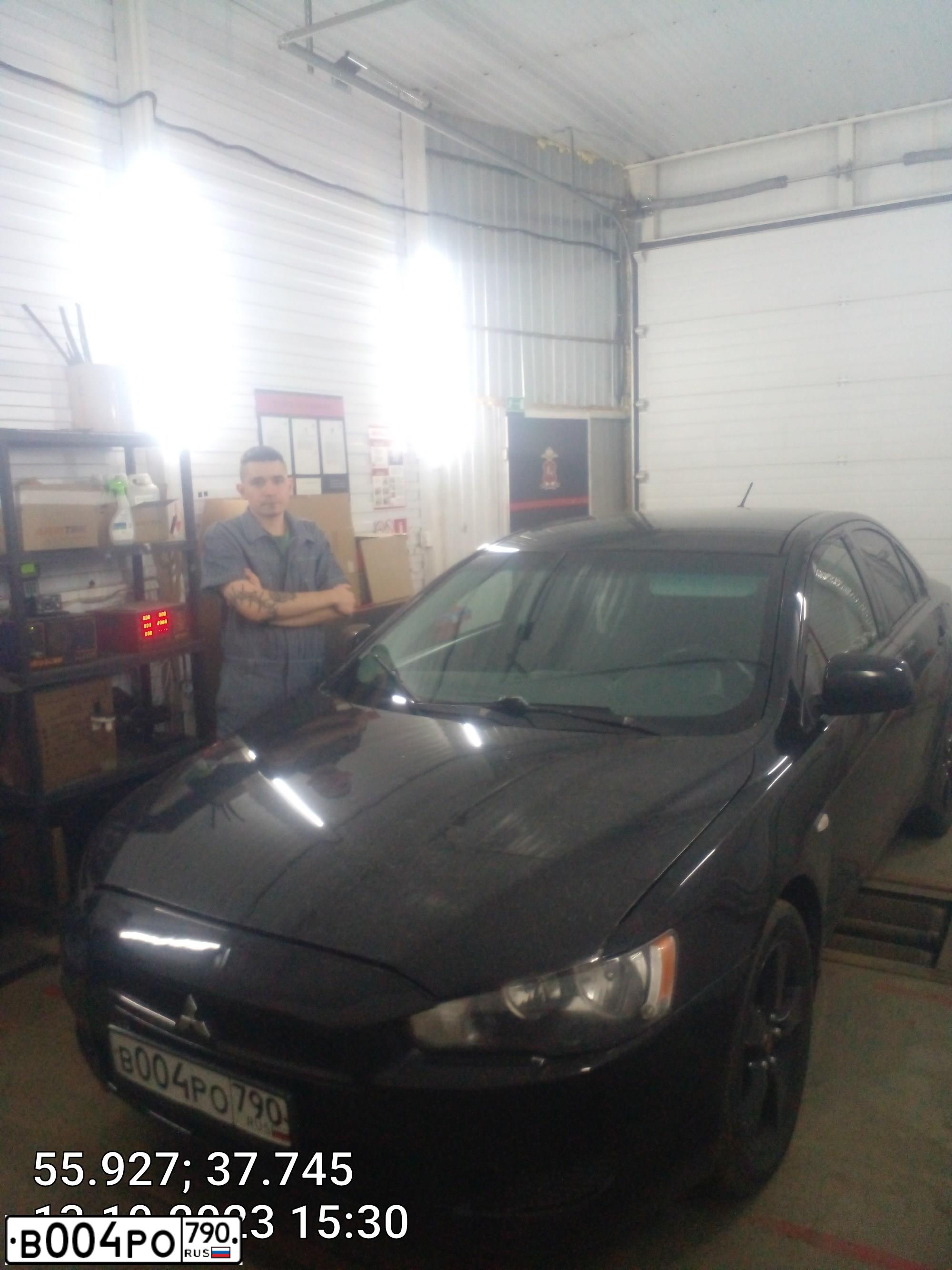 Фото автомобиля MITSUBISHI LANCER, 2008 — госномер В004РО790. Цвет: ЧЕРНЫЙ