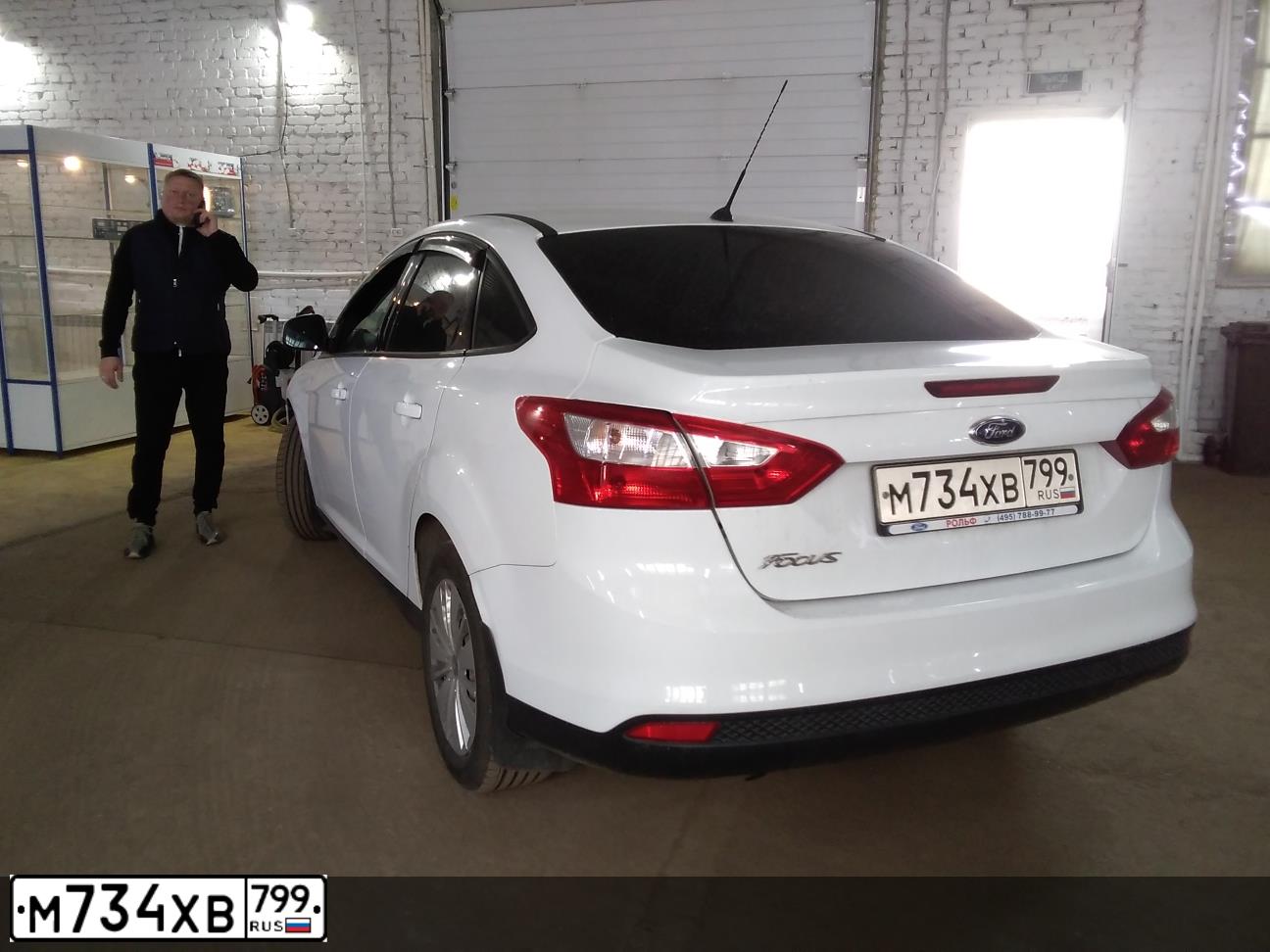 Фото автомобиля FORD FOCUS, 2014 — госномер Н489ЕН126. Цвет: Белый