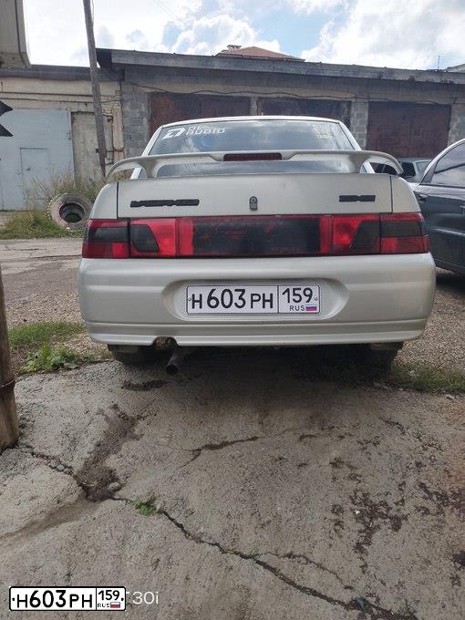 Фото автомобиля LADA 2110 LADA, 2005 — госномер С720СВ89. Цвет: МОЛОЧНО БЕЛЫЙ СЕРЕБР