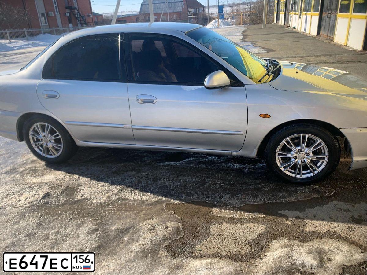 Фото автомобиля KIA SPECTRA, 2009 — госномер Е647ЕС156. Цвет: АЛМАЗНОЕ СЕРЕБРО