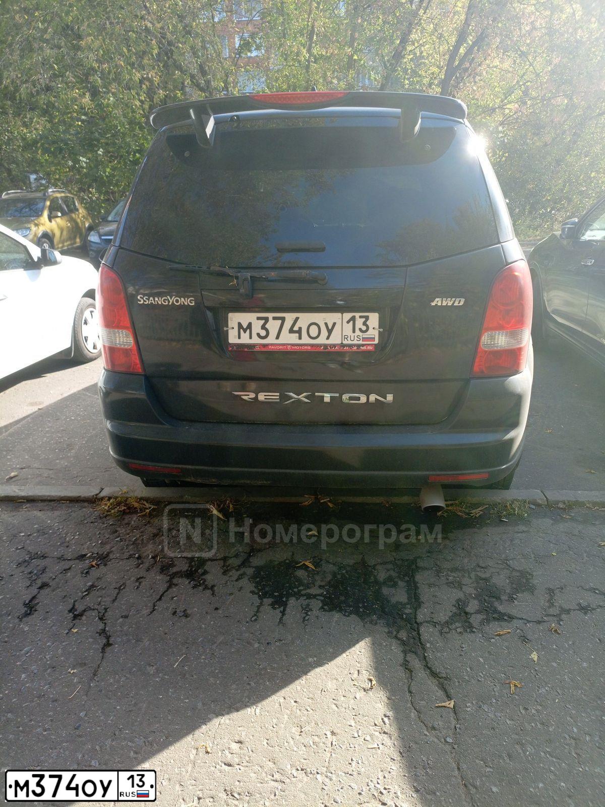Фото автомобиля SSANGYONG REXTON, 2012 — госномер М374ОУ13. Цвет: ЧЕРНЫЙ