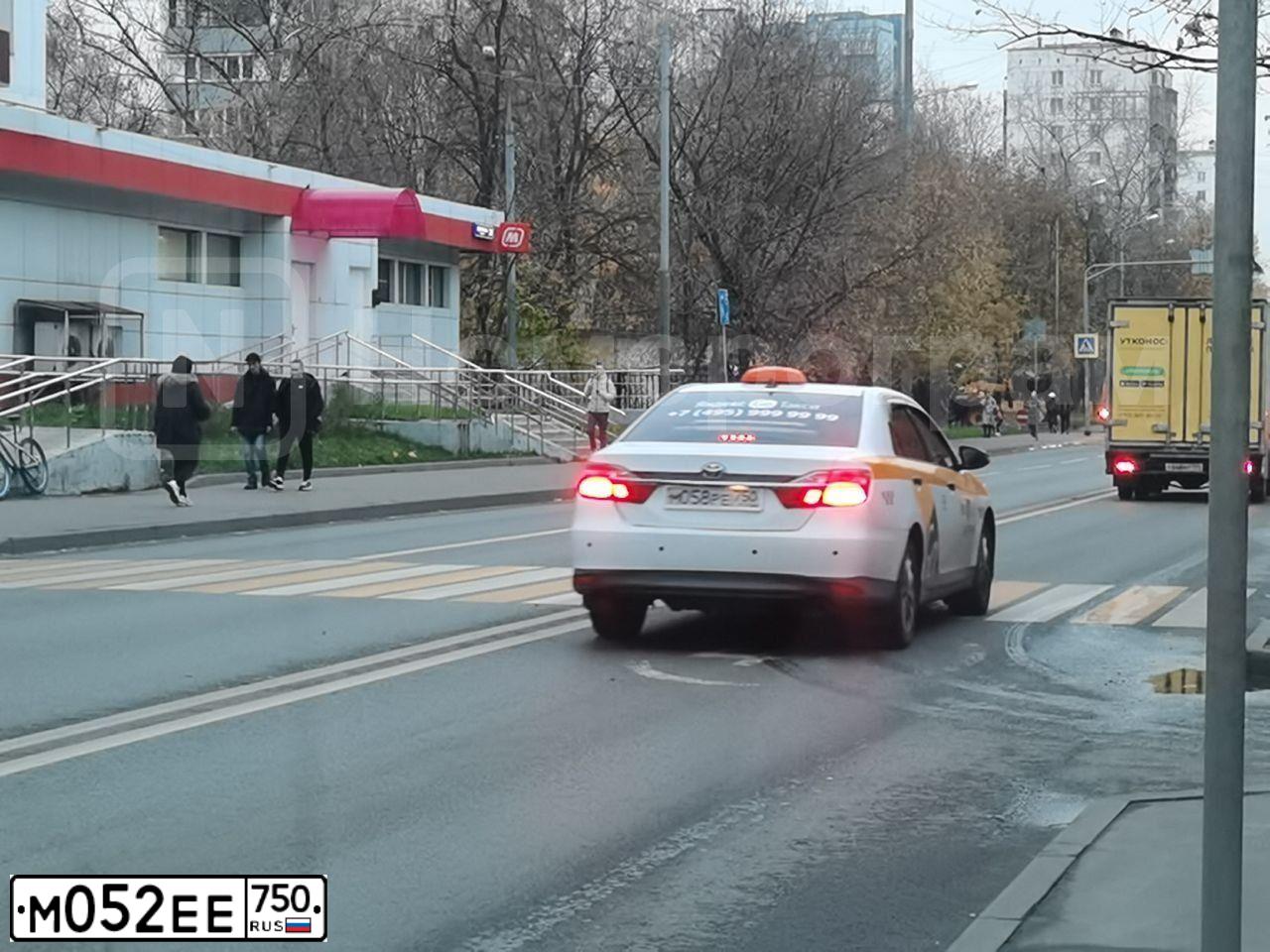 Фото автомобиля HYUNDAI SOLARIS, 2015 — госномер О271ЕТ32. Цвет: Серебристый