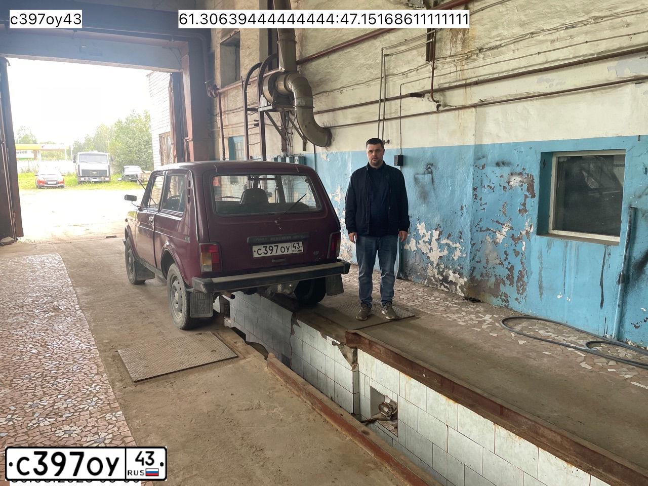 Фото автомобиля LADA NIVA, 1996 — госномер О722ОН29. Цвет: ГРАНАТ