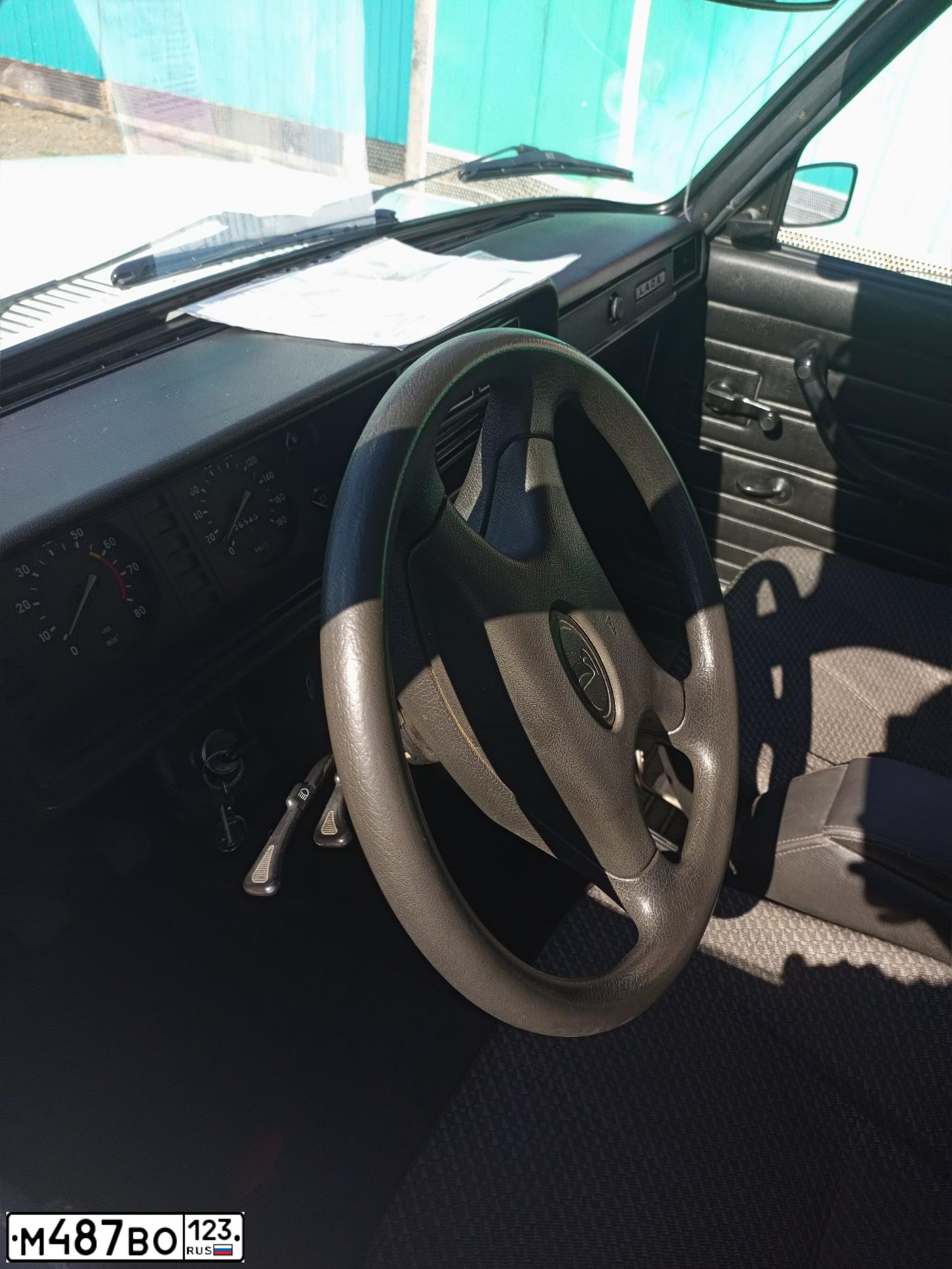 Фото автомобиля LADA 2107 LADA, 2012 — госномер Е332НЕ123. Цвет: ЯРКО-БЕЛЫЙ