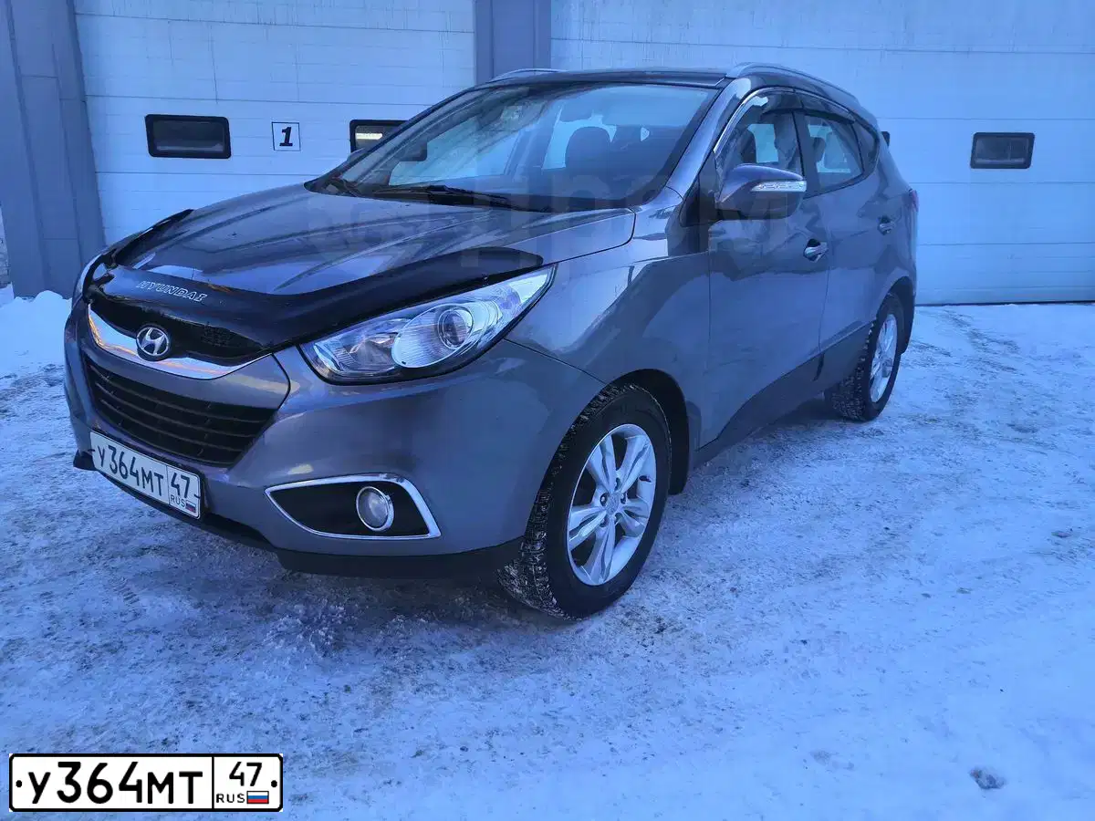Фото автомобиля HYUNDAI IX35, 2011 — госномер У364МТ47. Цвет: СЕРЫЙ