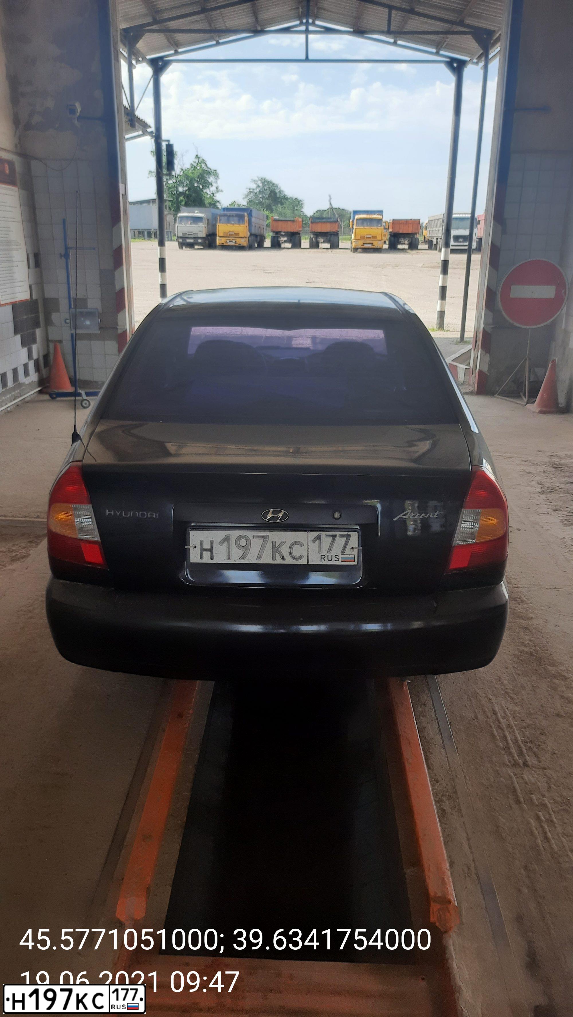 Фото автомобиля HYUNDAI ACCENT, 2006 — госномер К658МО193. Цвет: ЧЕРНЫЙ