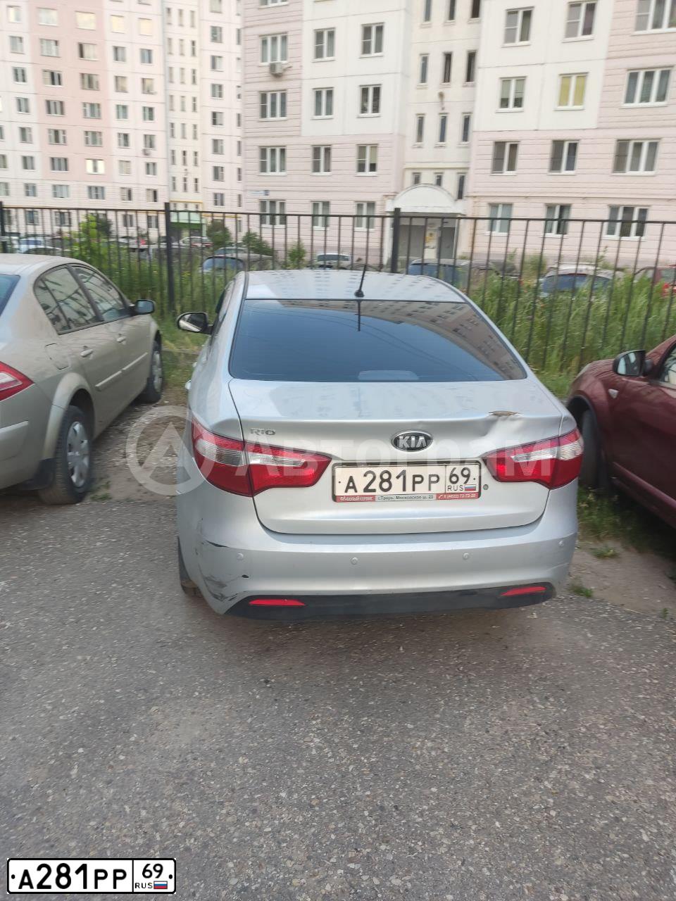 Фото автомобиля KIA RIO, 2014 — госномер А281РР69. Цвет: серебристый