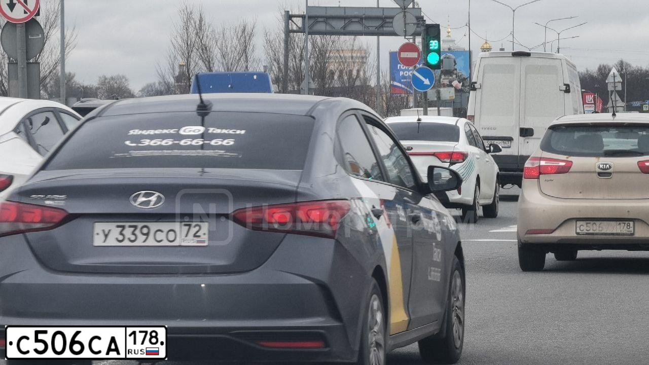 Фото автомобиля KIA RIO, 2014 — госномер К685МЕ154. Цвет: СЕРЕБРИСТЫЙ