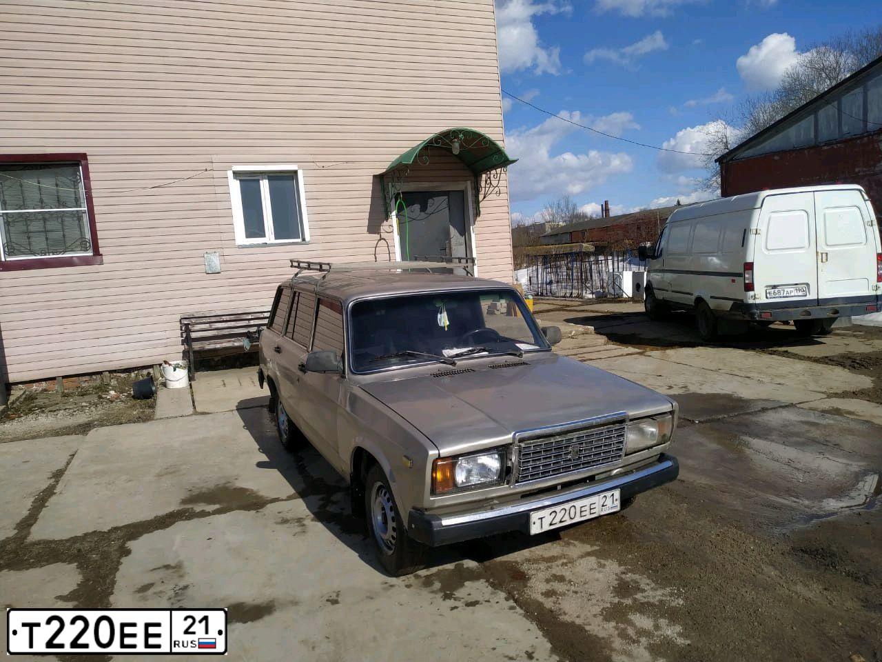 Фото автомобиля LADA 2104 LADA, 2008 — госномер Т220ЕЕ21. Цвет: БЕЖЕВЫЙ