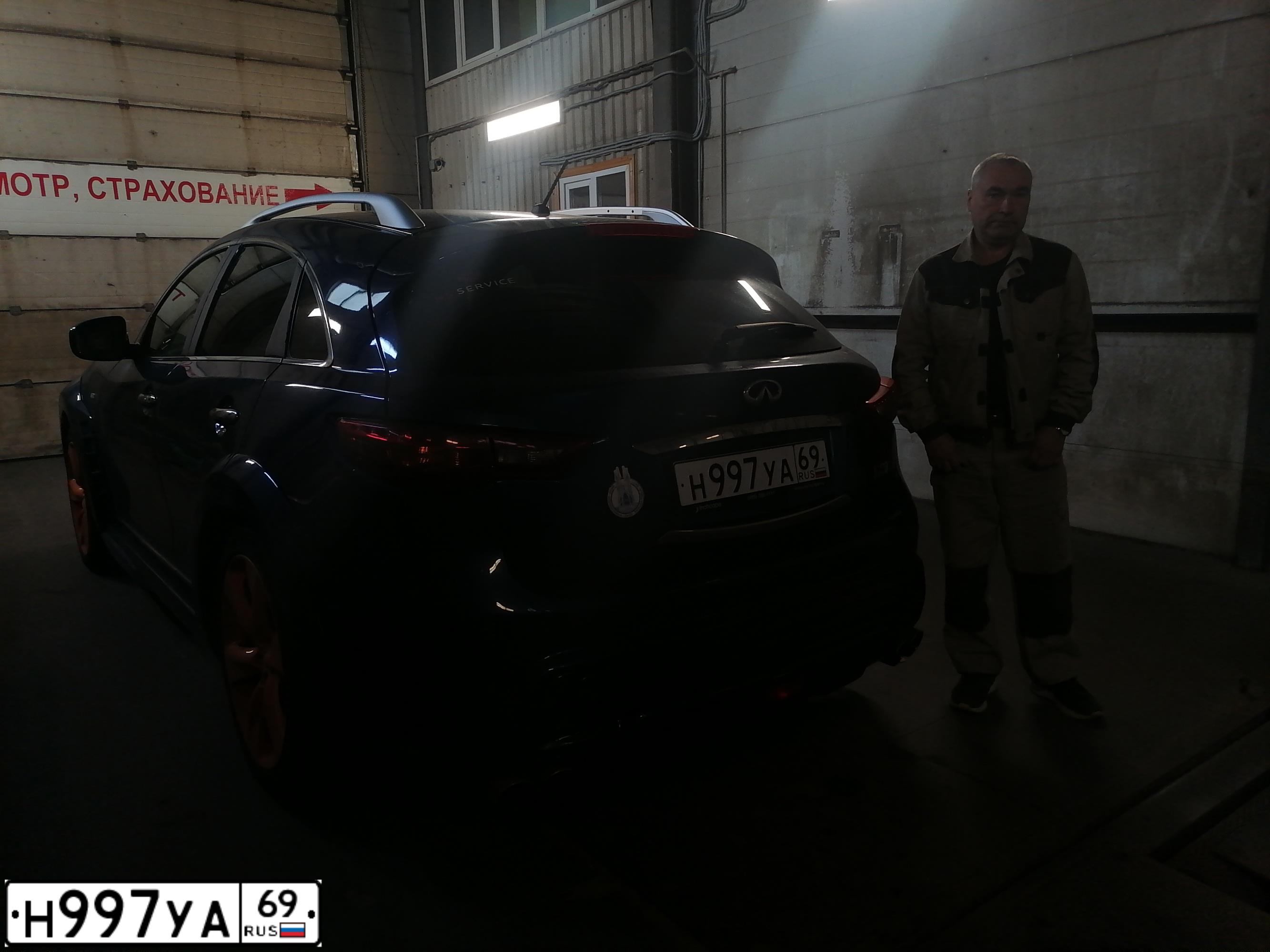 Фото автомобиля INFINITI QX70 /FX/, 2011 — госномер Н997УА69. Цвет: синий
