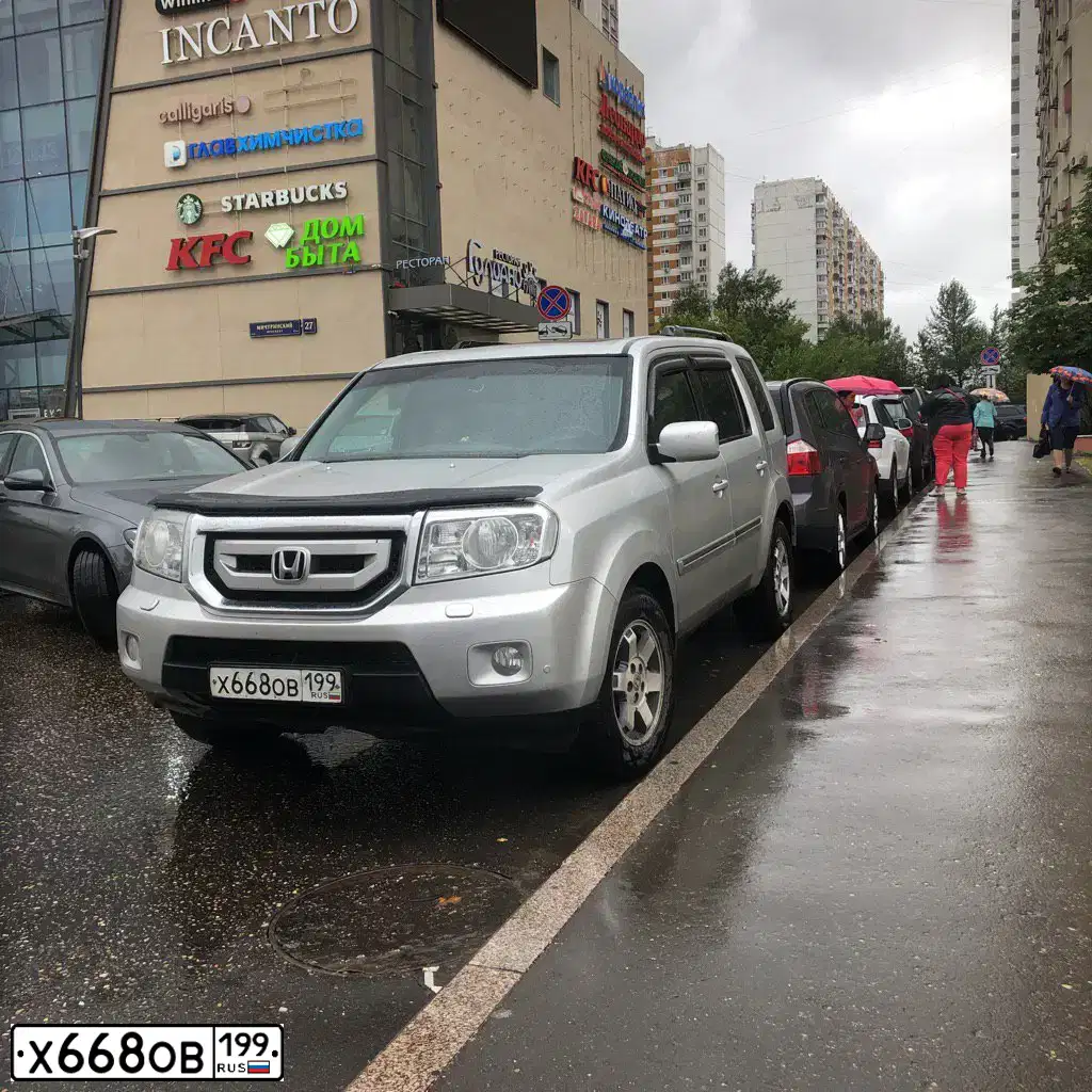 Фото автомобиля HONDA PILOT, 2008 — госномер Х668ОВ199. Цвет: СЕРЕБРИСТЫЙ