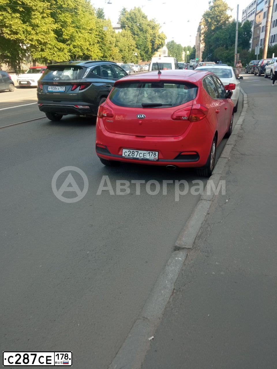 Фото автомобиля KIA CEE'D, 2014 — госномер С287СЕ178. Цвет: КРАСНЫЙ