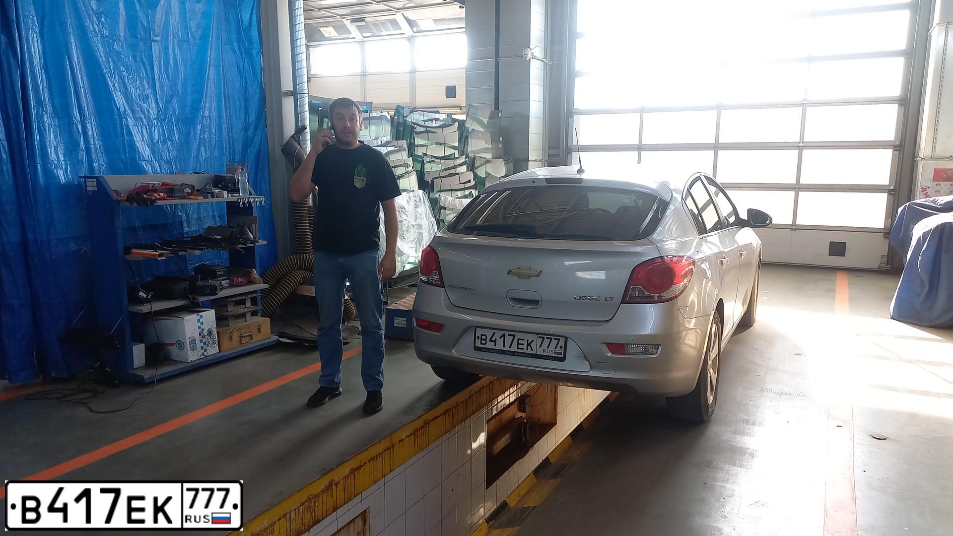 Фото автомобиля CHEVROLET CRUZE, 2012 — госномер В417ЕК777. Цвет: Серый