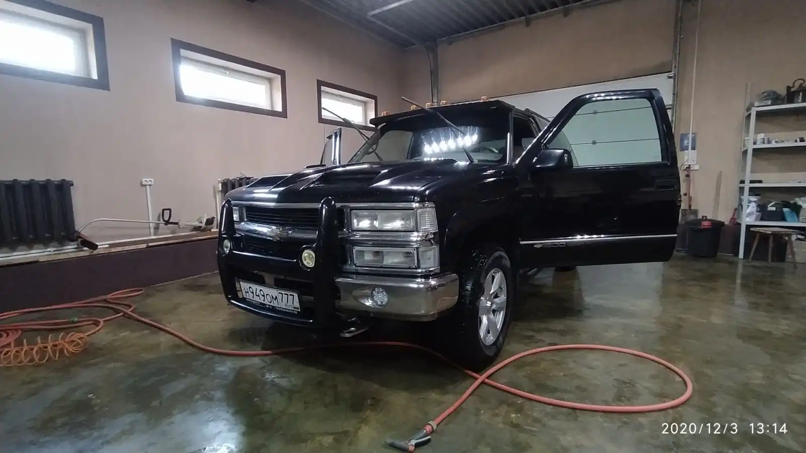 Фото автомобиля CHEVROLET TAHOE, 1995 — госномер Е109КМ790. Цвет: ЧЕРНЫЙ