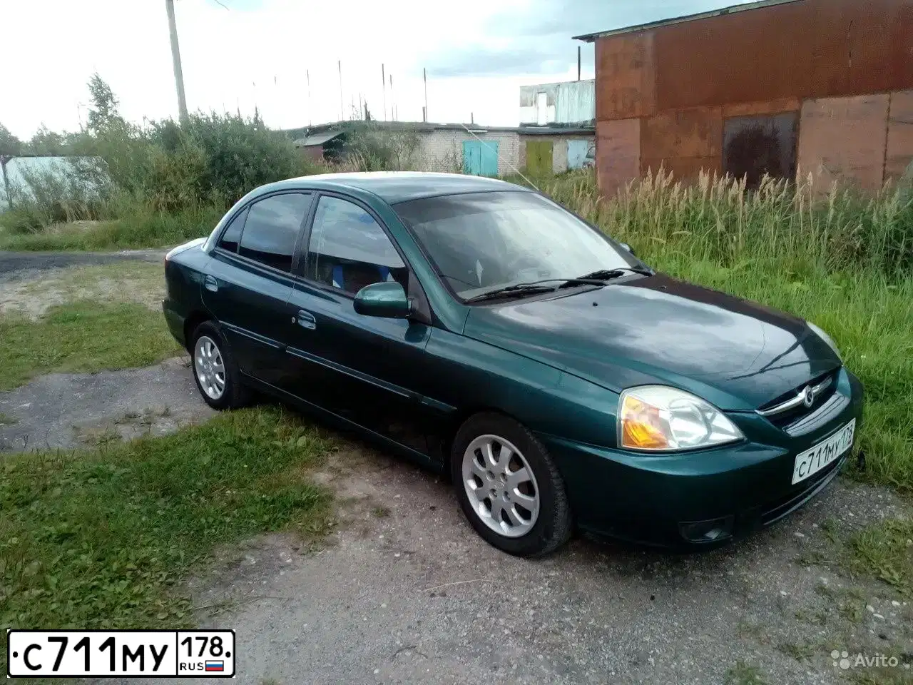 Фото автомобиля KIA RIO, 2002 — госномер К953ВТ53. Цвет: сине-зеленый