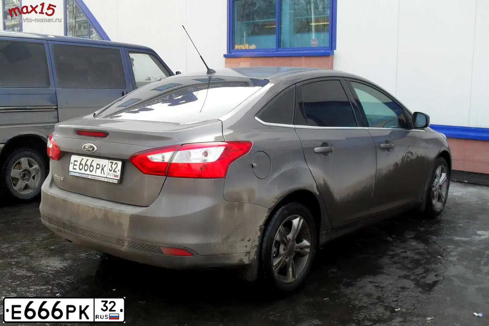 Фото автомобиля FORD KUGA, 2016 — госномер Е666РК32. Цвет: СЕРЫЙ