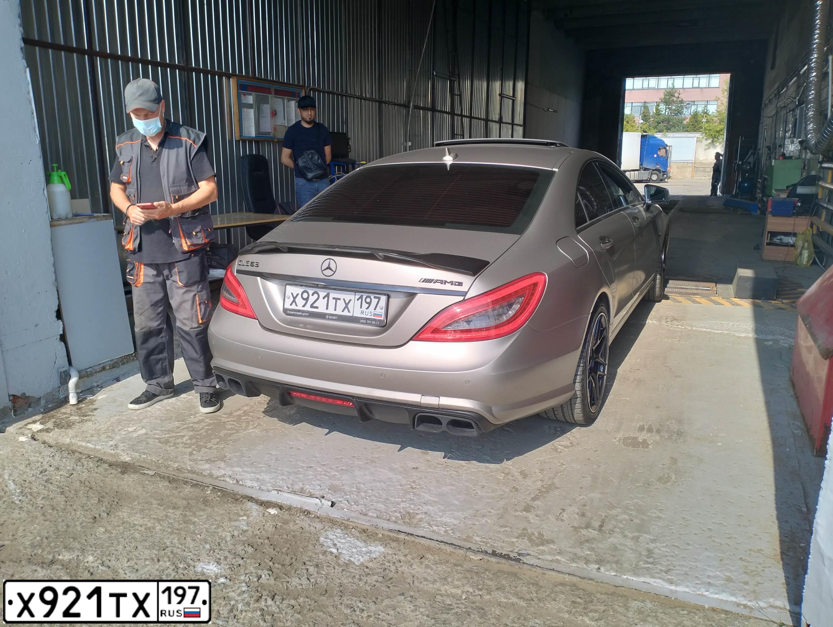 Фото автомобиля MERCEDES CLS-KLASSE, 2011 — госномер Х921ТХ197. Цвет: серо-матовый