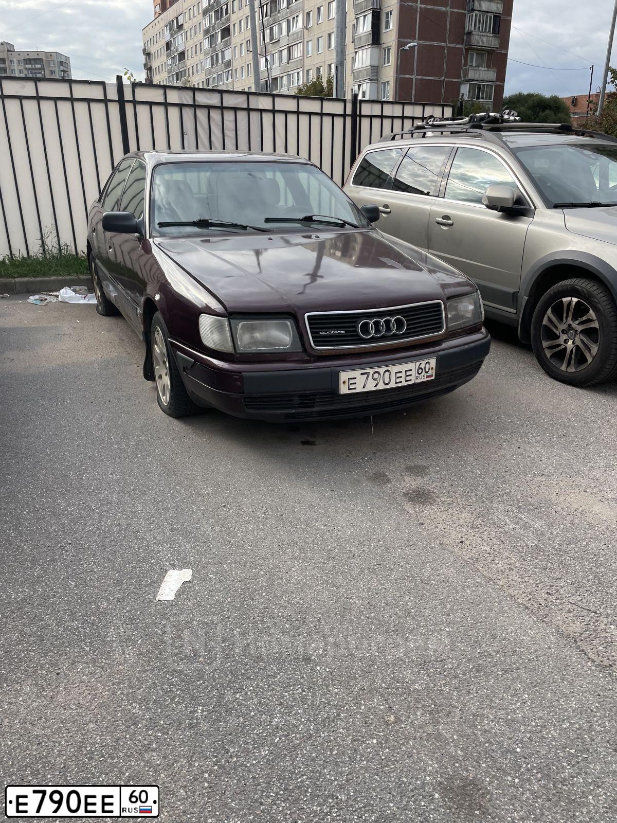 Фото автомобиля AUDI 100, 1991 — госномер Е790ЕЕ60. Цвет: ТЕМНО-КРАСНЫЙ