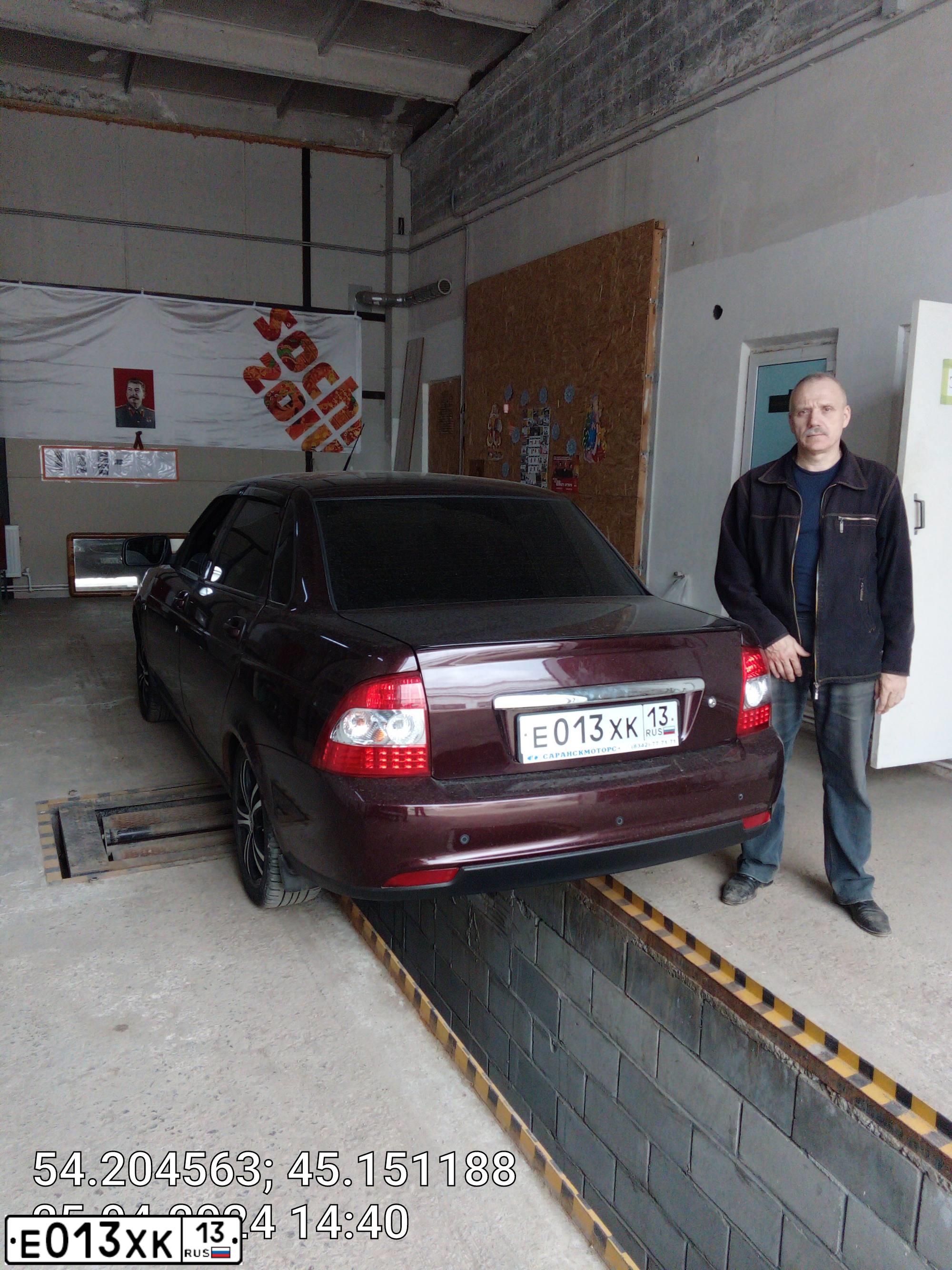 Фото автомобиля LADA 2172 PRIORA, 2012 — госномер Е013ХК13. Цвет: СИНЕ-ЧЕРНЫЙ