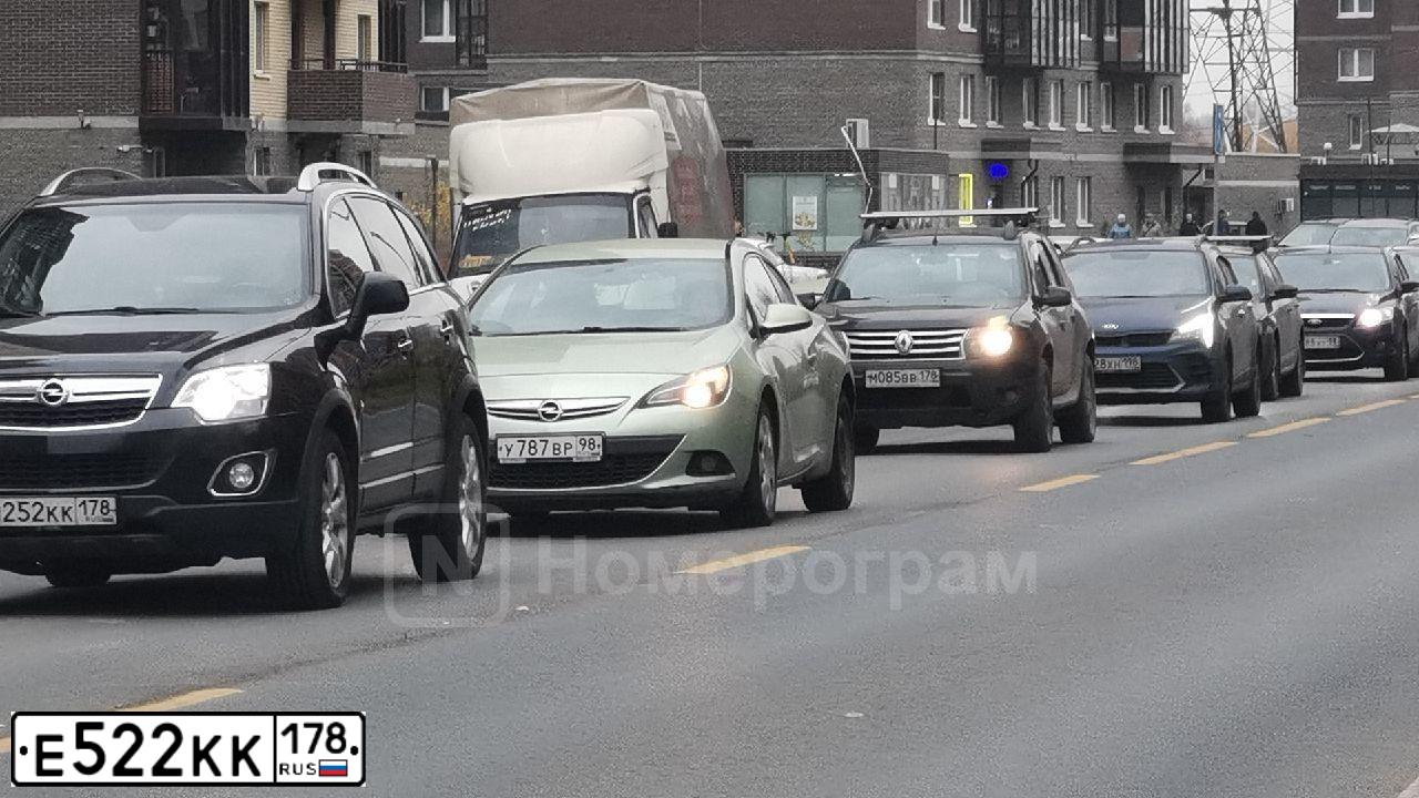 Фото автомобиля HONDA CIVIC, 2011 — госномер Е522КК178. Цвет: БЕЛЫЙ