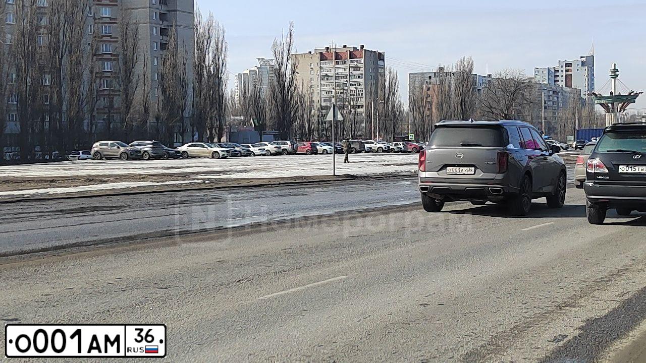 Фото автомобиля TOYOTA LAND CRUISER 200, 2020 — госномер А103АС76. Цвет: ЧЕРНЫЙ
