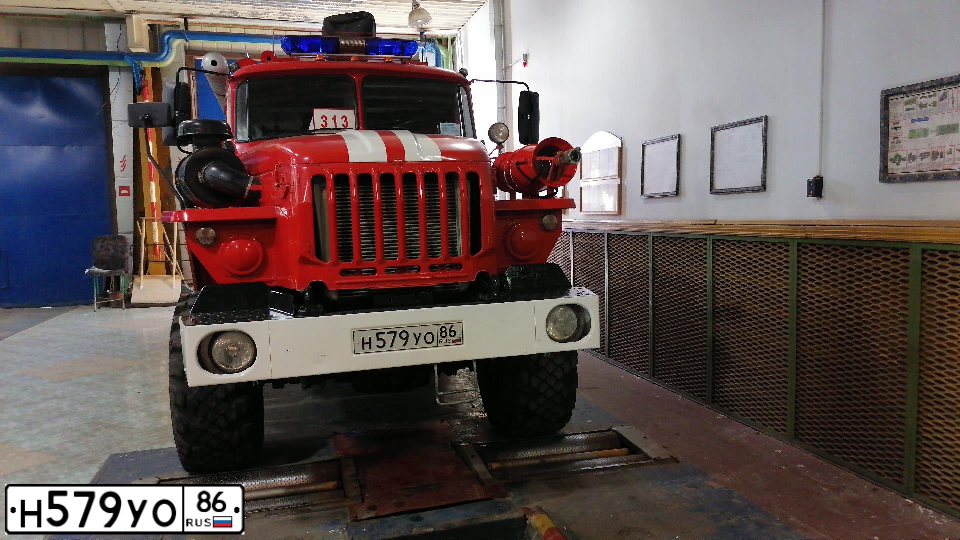 Фото автомобиля 5662DF УРАЛ 5662DF АЦ60-60, 2012 — госномер Н579УО86. Цвет: ЦВ СХ А3 ПО ГОСТ Р 50574-2019
