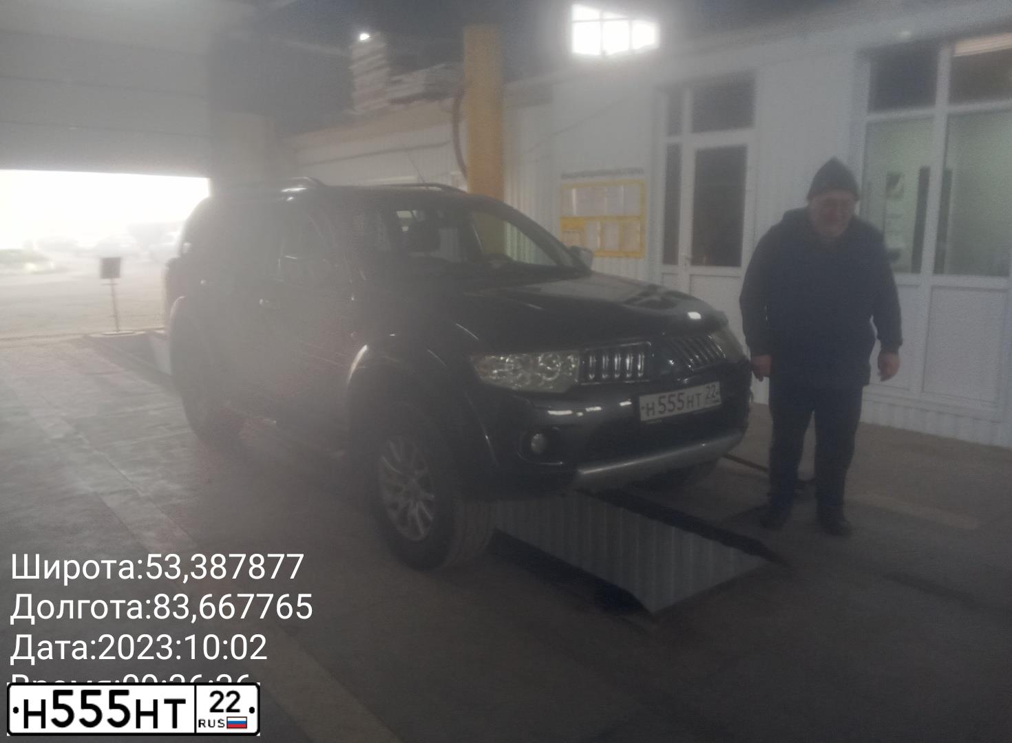 Фото автомобиля МИЦУБИСИ ПАДЖЕРО СПОРТ 3.0, 2011 — госномер Н555НТ22. Цвет: СЕРЫЙ