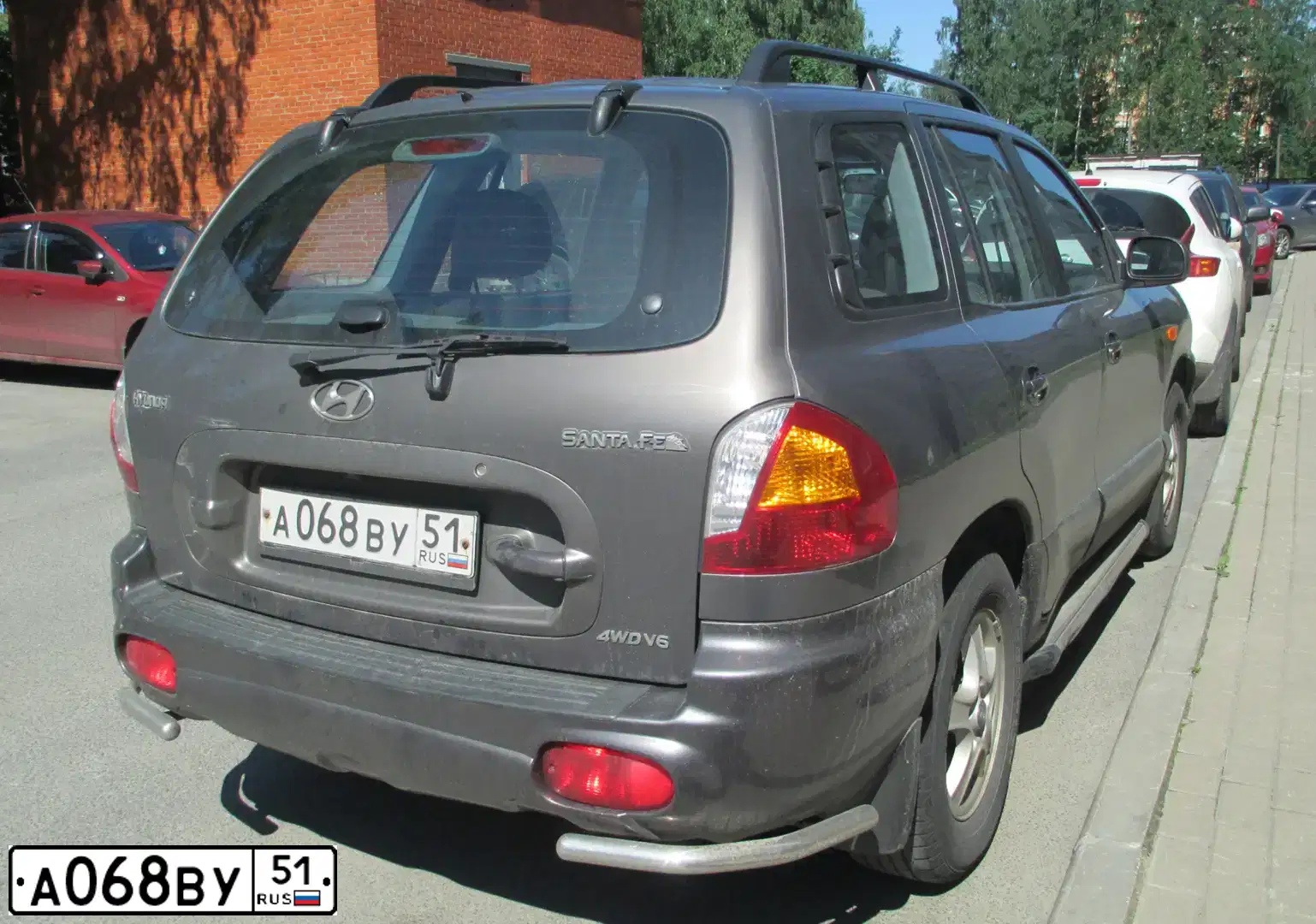 Фото автомобиля HYUNDAI SANTA FE, 2004 — госномер А034УУ198. Цвет: ТЕМНО-СЕРЫЙ