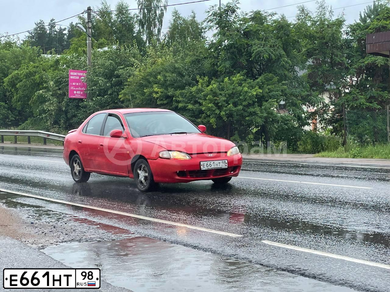 Фото автомобиля HYUNDAI LANTRA, 1997 — госномер Р637ОВ78. Цвет: КРАСНЫЙ