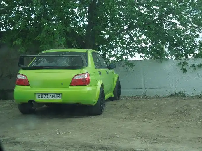 Фото автомобиля SUBARU IMPREZA, 2003 — госномер О873АМ32. Цвет: САЛАТОВЫЙ