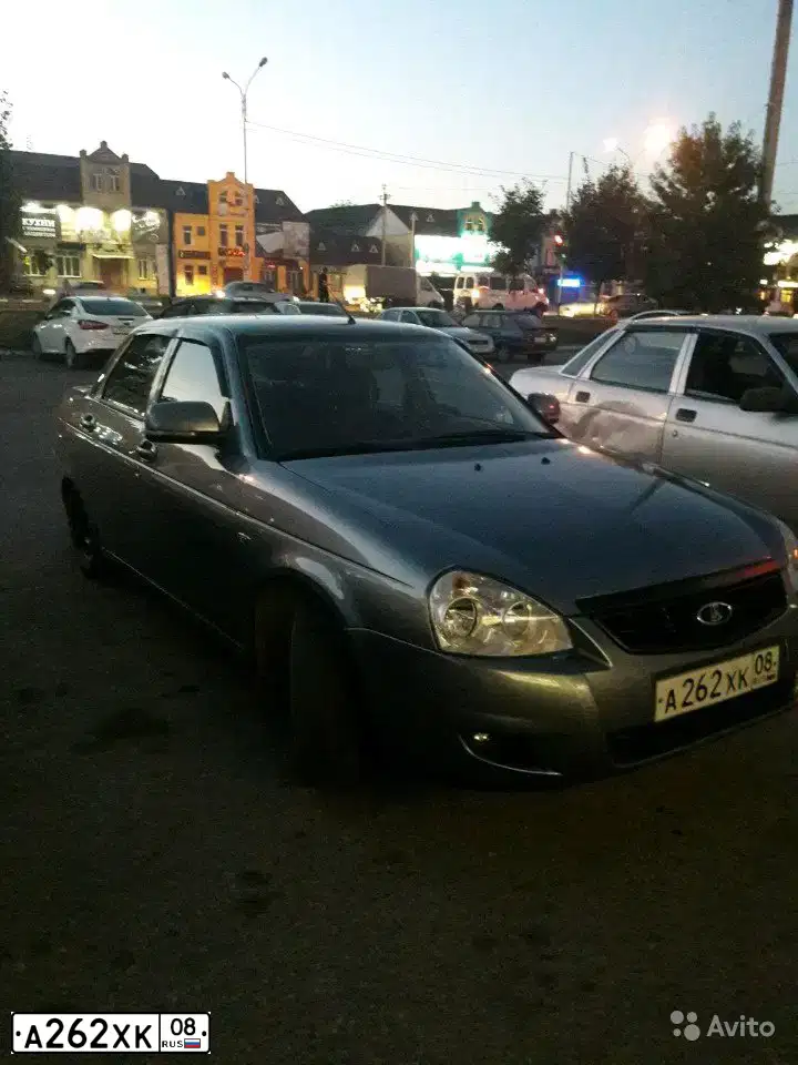 Фото автомобиля VOLKSWAGEN PASSAT, 2008 — госномер М715ЕВ136. Цвет: СЕРЕБРИСТЫЙ