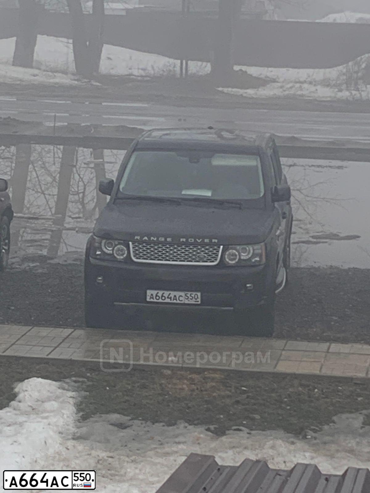 Фото автомобиля LANDROVER RANGE ROVER SPORT, 2010 — госномер Х323ЕР797. Цвет: Коричневый