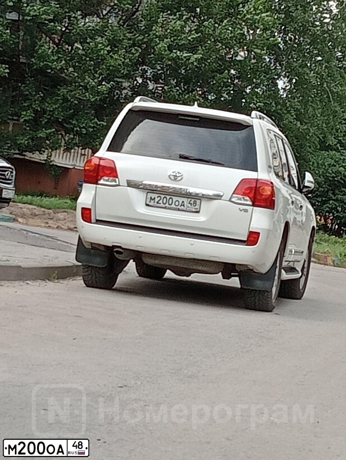 Фото автомобиля TOYOTA LANDCRUISER 200, 2014 — госномер М200ОА48. Цвет: БЕЛЫЙ