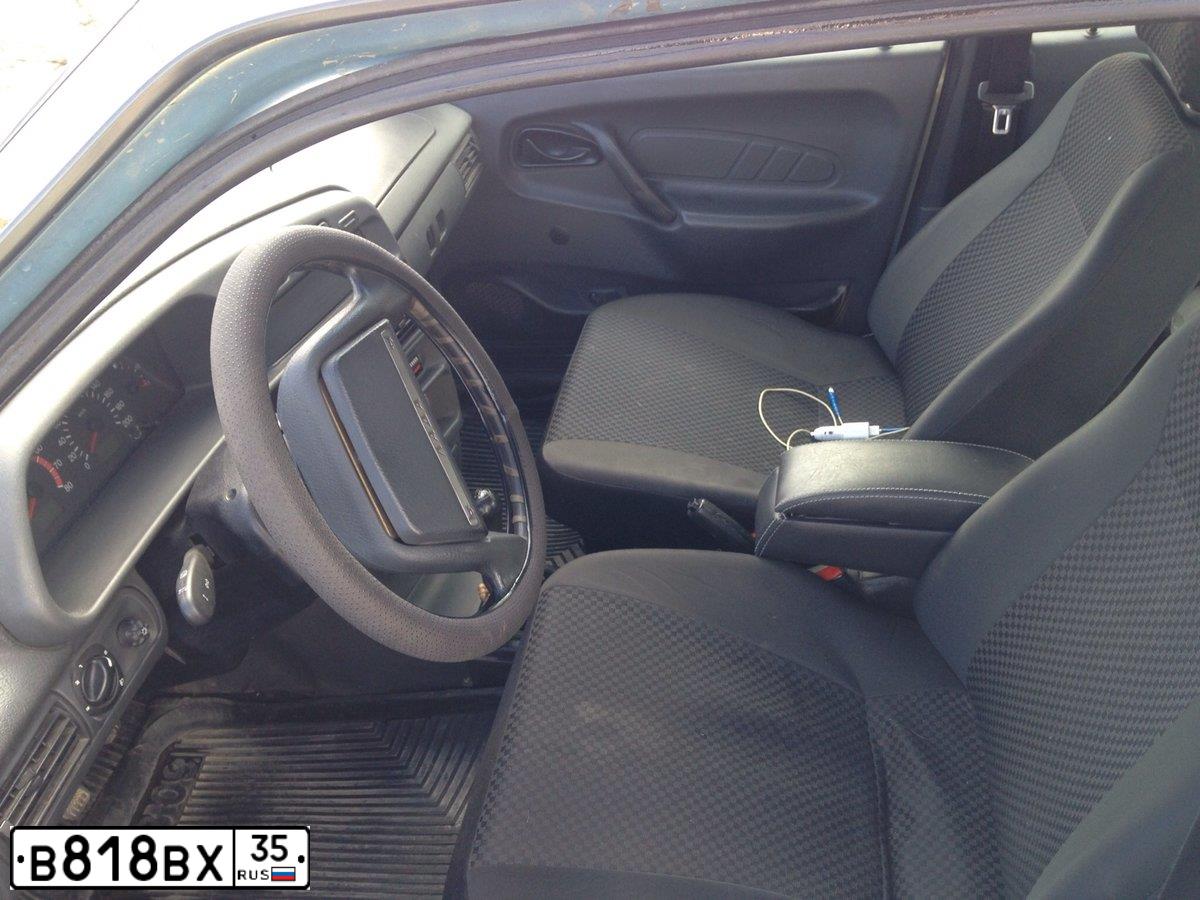 Фото автомобиля LADA 2115 SAMARA, 2003 — госномер В818ВХ35. Цвет: белый(серый)
