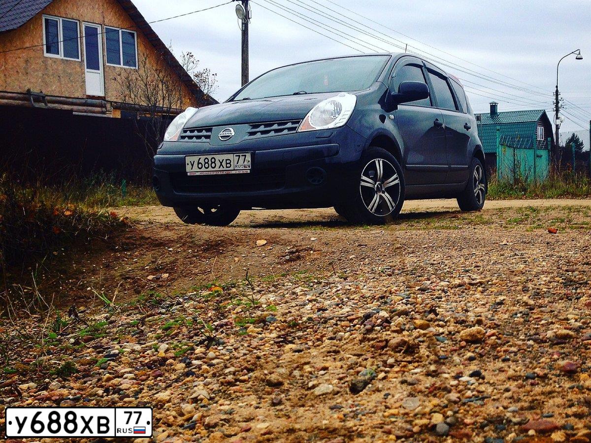 Фото автомобиля NISSAN NOTE, 2008 — госномер К296МО761. Цвет: ЧЕРНЫЙ