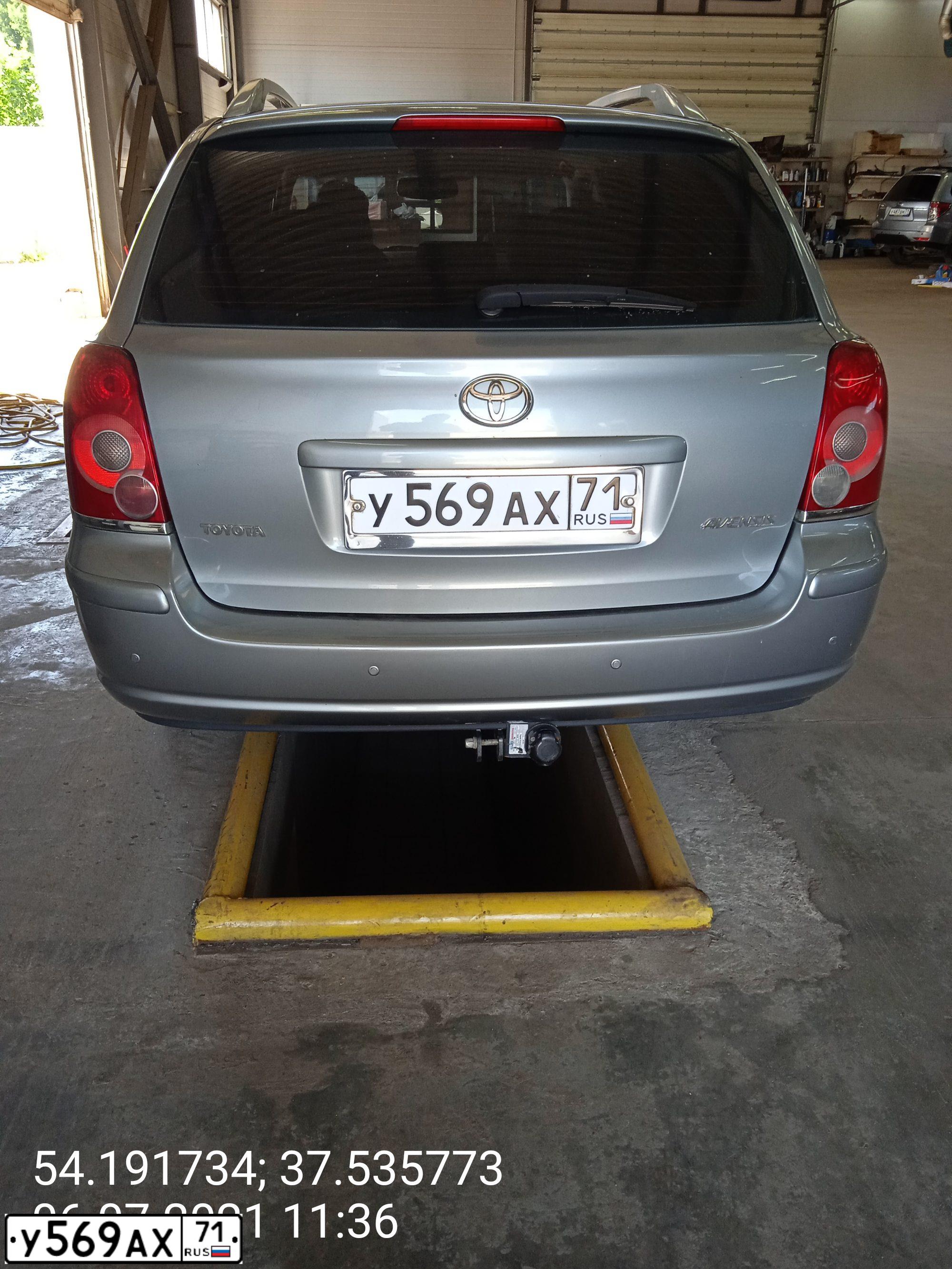 Фото автомобиля TOYOTA AVENSIS, 2008 — госномер Р998АЕ550. Цвет: СЕРЕБРИСТЫЙ