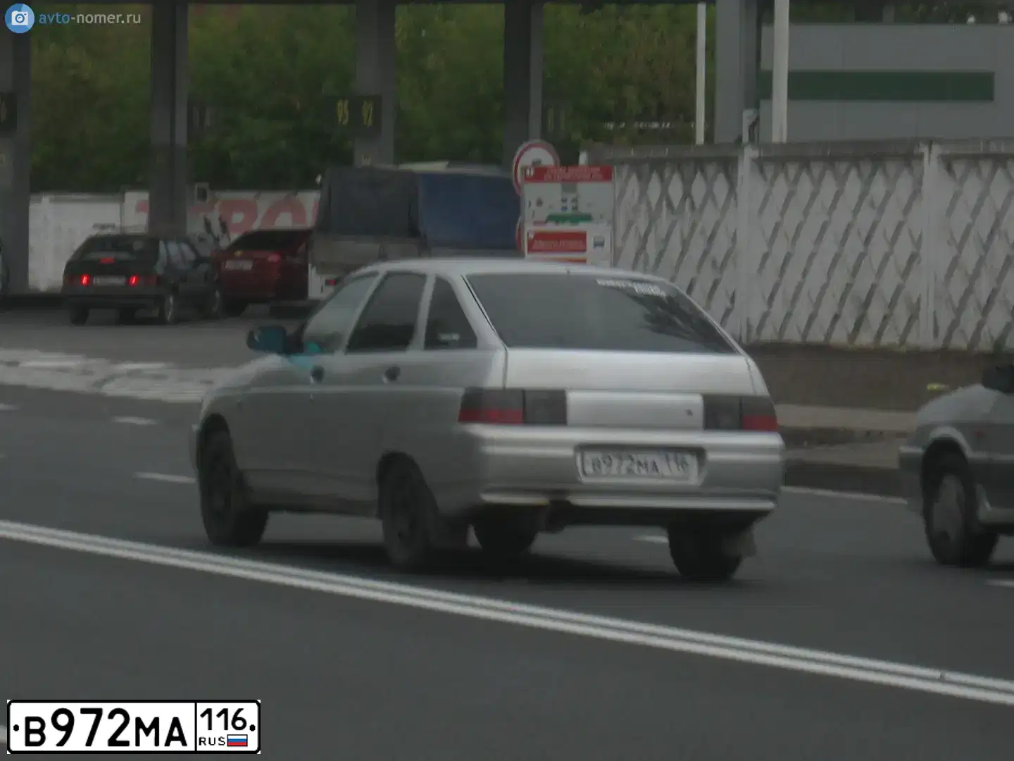 Фото автомобиля LADA 2112, 2005 — госномер В972МА116. Цвет: Светло-Серебристый металлик