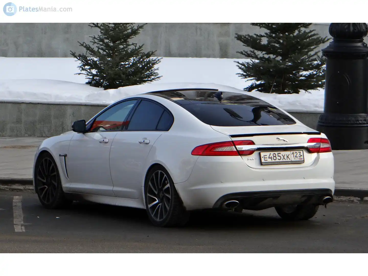 Фото автомобиля JAGUAR XF-SERIE, 2013 — госномер Т077ОН777. Цвет: БЕЛО-ЧЕРНЫЙ