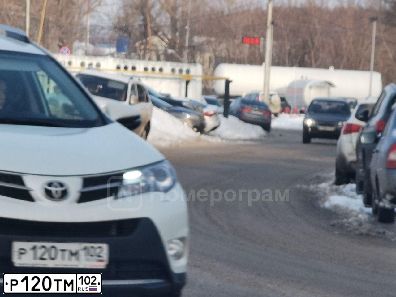 Фото автомобиля TOYOTA RAV4, 2014 — госномер Р120ТМ102. Цвет: БЕЛЫЙ