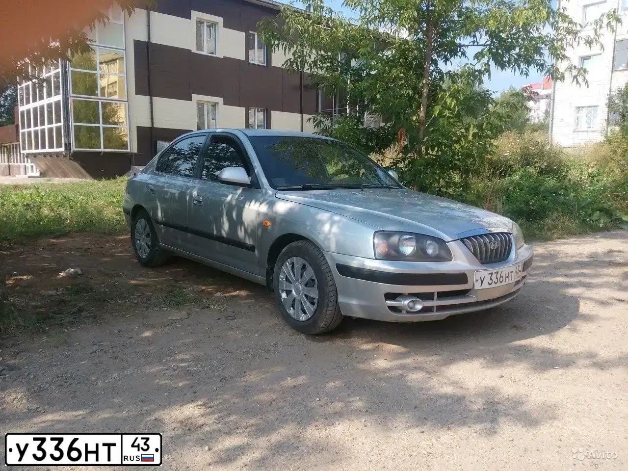 Фото автомобиля HYUNDAI ELANTRA, 2003 — госномер Р292ВН11. Цвет: серебристый