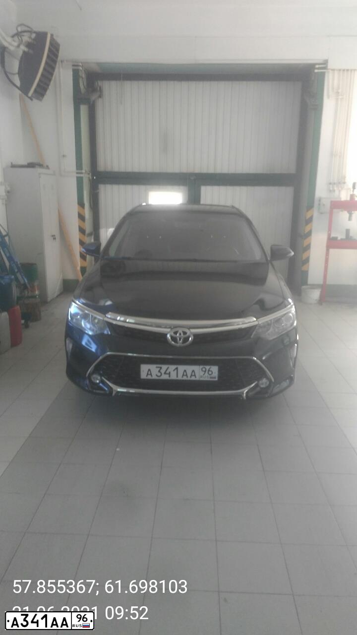 Фото автомобиля TOYOTA CAMRY, 2017 — госномер А341АА96. Цвет: ТЕМНО-СЕРЫЙ МЕТАЛЛИК